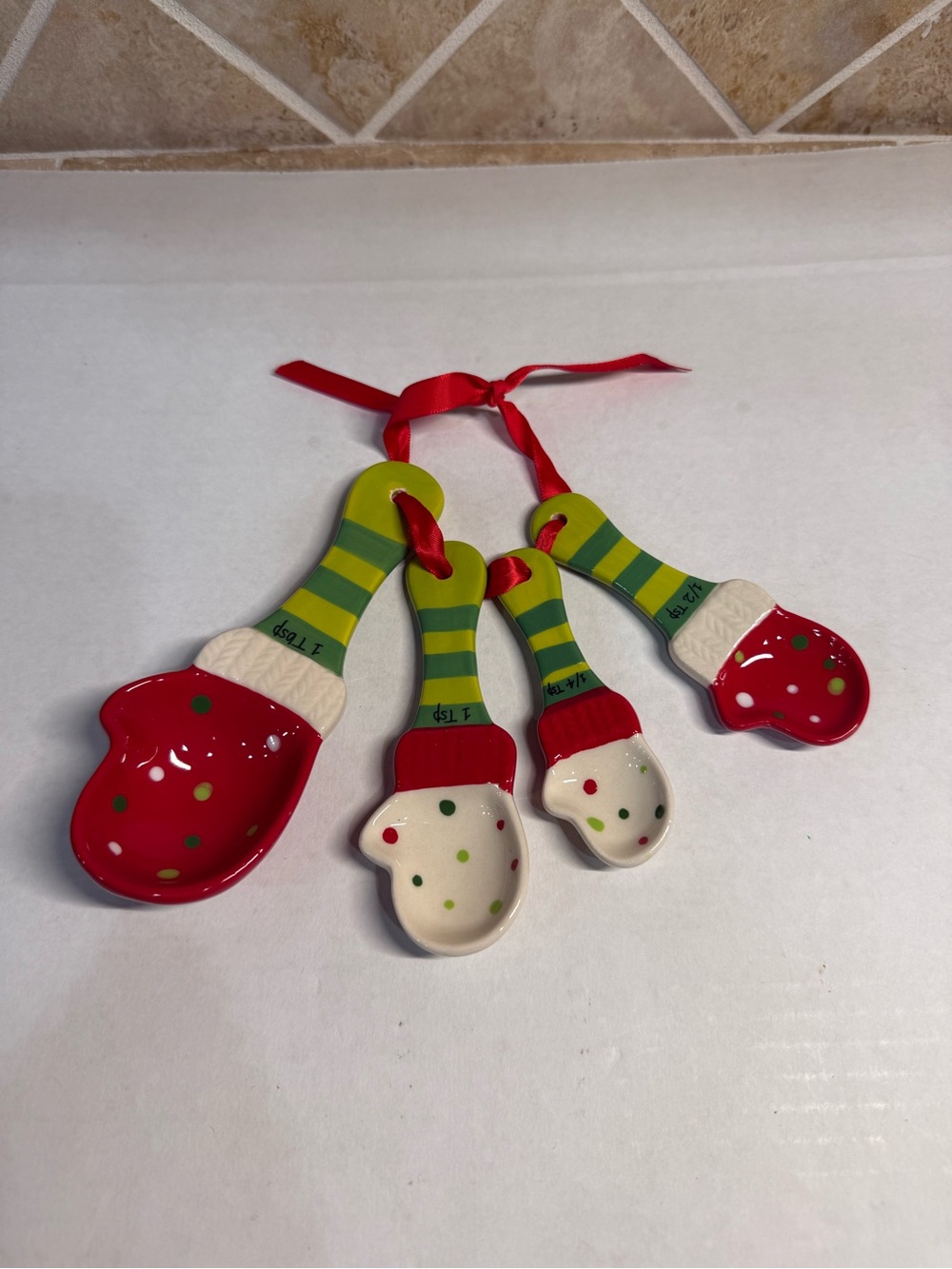 Christmas Ceramic Measuring Spoons Set of 4 Mitten Holiday Kitchen Decor